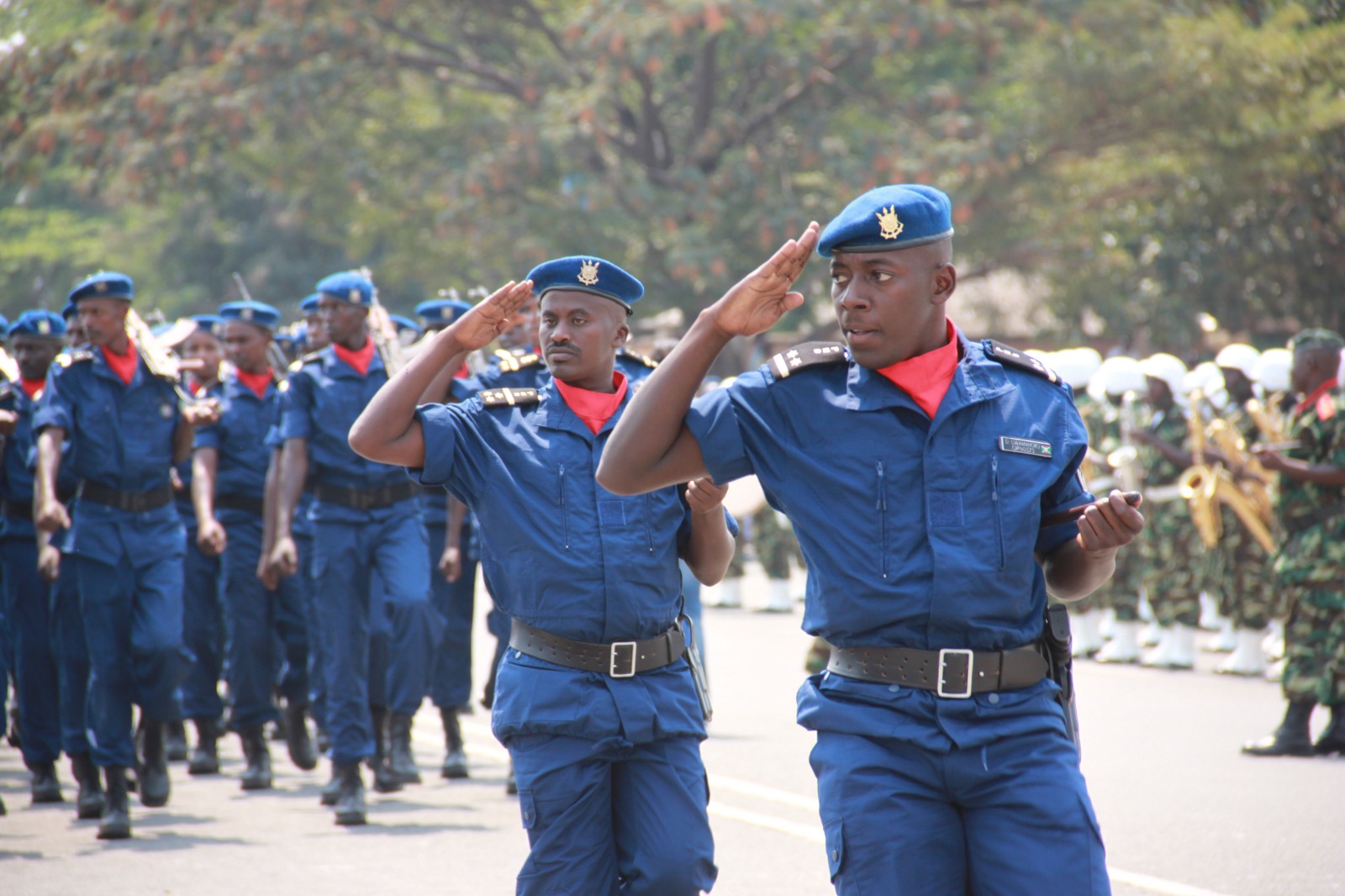 des policiers burundais dans un défilé en marge de la fête de l'indépendance du Burundi dans la ville commerciale Bujumbura