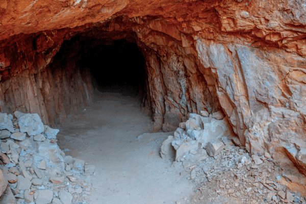 ECLAIRAGE – « Des gens veulent profiter de la méconnaissance des exigences de l’industrie minière »