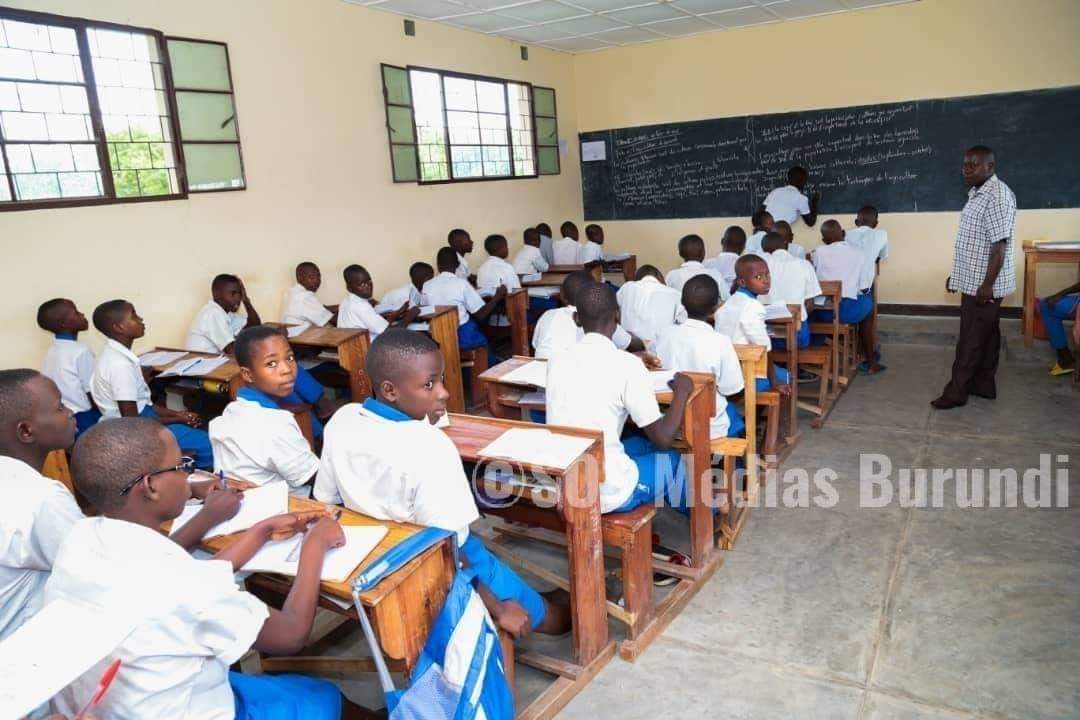 Pupils in an exam-taking room in Burundi (SOS Médias Burundi).