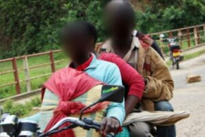 A man doing paid transport on a motorbike in Cibitoke (SOS Médias Burundi)