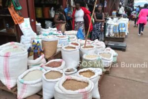 Foodstuffs in a modern market in Burundi (SOS Media Burundi)