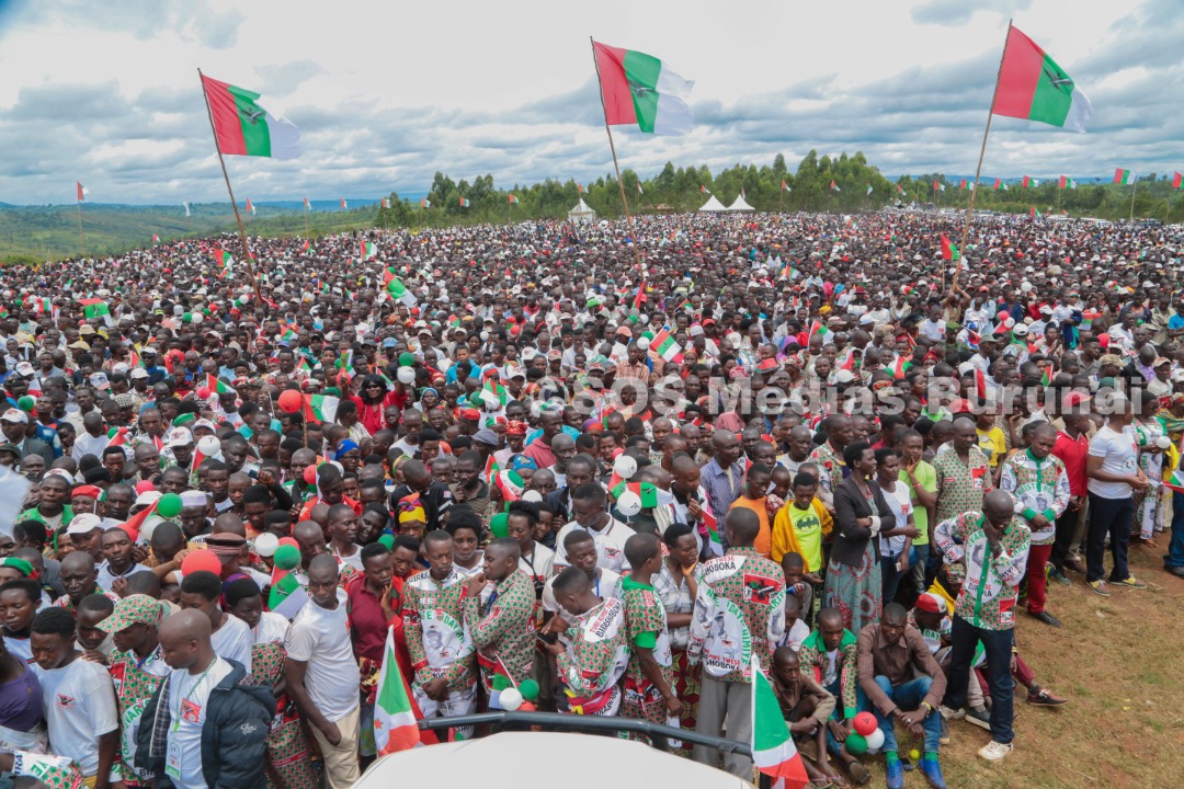 Partial view of CNDD-FDD members and supporters in Bugendana (central Burundi) on April 27, during the first day of the 2020 electoral campaign (SOS Médias Burundi)