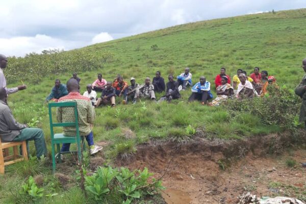 Residents in a meeting in a locality in the commune of Vyanda, photo credit: La Nova Burundi