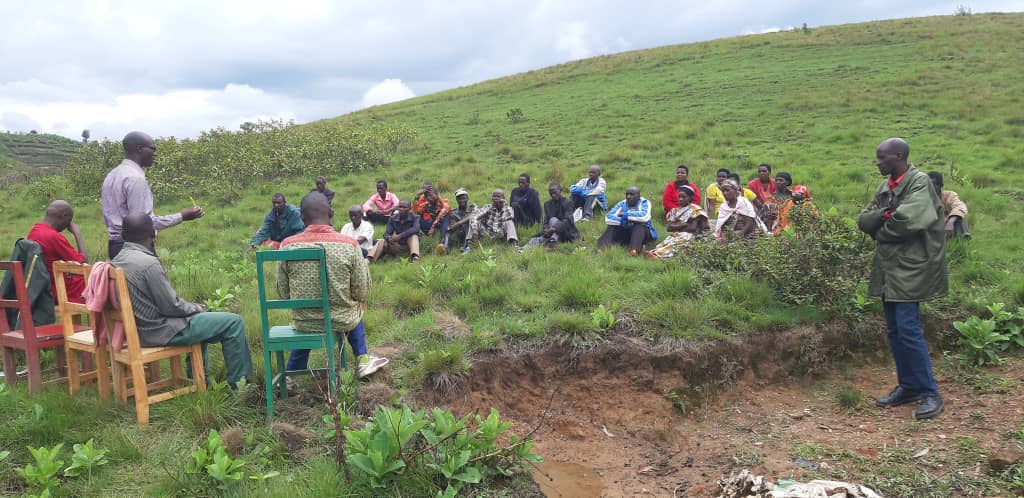 Residents in a meeting in a locality in the commune of Vyanda, photo credit: La Nova Burundi