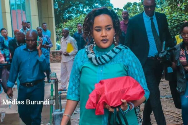 Floriane Irangabiye leaves the cassation chamber of the Supreme Court which had upheld the 10-year prison sentence against her, January 11, 2024 (SOS Médias Burundi)