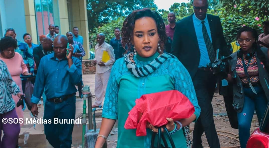 Floriane Irangabiye leaves the cassation chamber of the Supreme Court which had upheld the 10-year prison sentence against her, January 11, 2024 (SOS Médias Burundi)