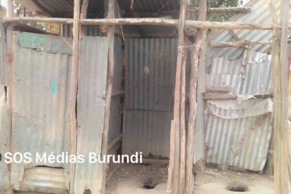 Bwagiriza: old and inadequate latrines endanger the health of nearly 8,000 Congolese refugees