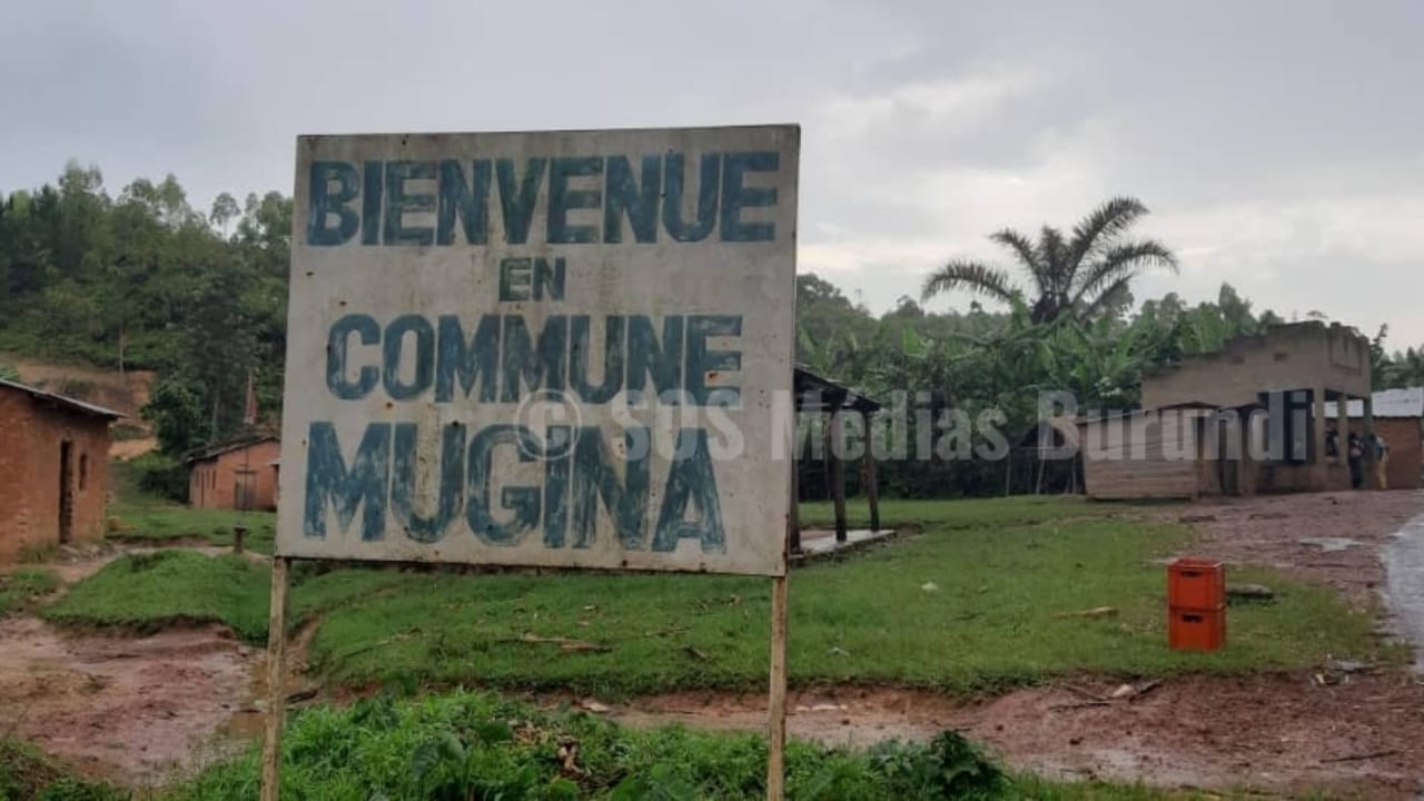 A sign post indicating the communal capital of Mugina (SOS Médias Burundi)