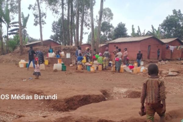 Burundi : Congolese refugees receive financial aid following a shortage of food supplies