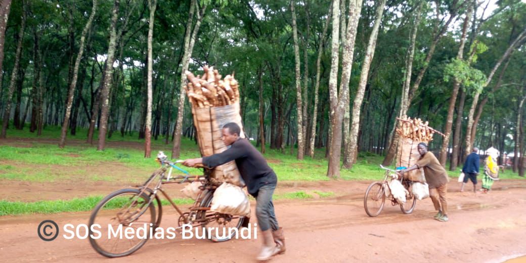 Des réfugiés burundais en dehors du camp de Nduta en Tanzanie ( SOS Médias Burundi)