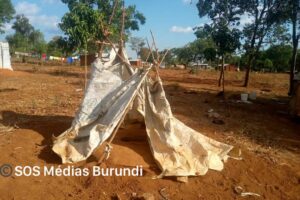 A public toilet in very poor condition at the Nduta camp in Tanzania (SOS Media Burundi)