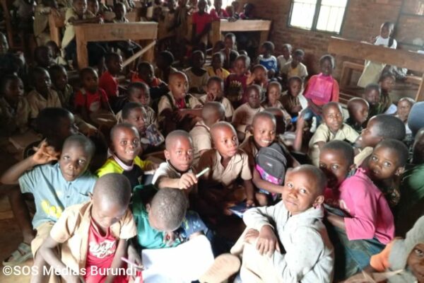An overcrowded classroom in Rugombo, October 2024 (SOS Médias Burundi)