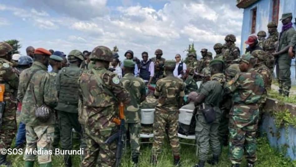 Illustration photo : M23 rebels give in the Rumangabo base to the regional force of the EAC (SOS Médias Burundi)