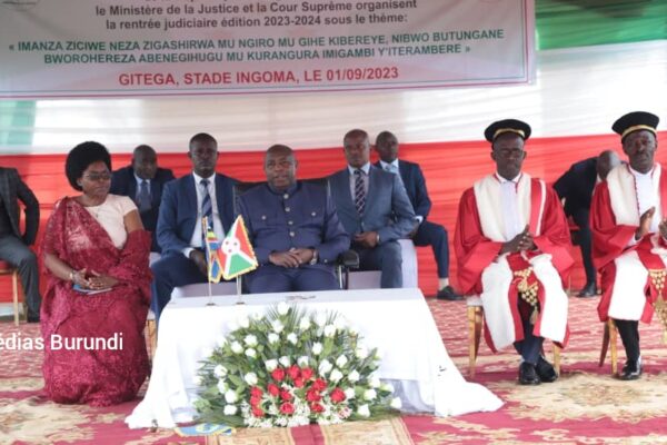 Gitega : a Tutsi replaces another Tutsi at the top of the Supreme Court In the middle, President Neva surrounded by the Minister of Justice, the Attorney General of the Republic and the President of the Supreme Court, September 2023 (SOS Médias Burundi)