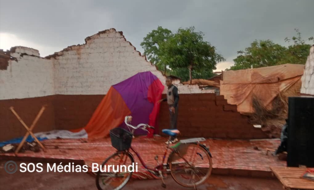 A man stands in the ruins of a house destroyed by torrential rains in Nyarugusu, October 2024 (SOS Médias Burundi)