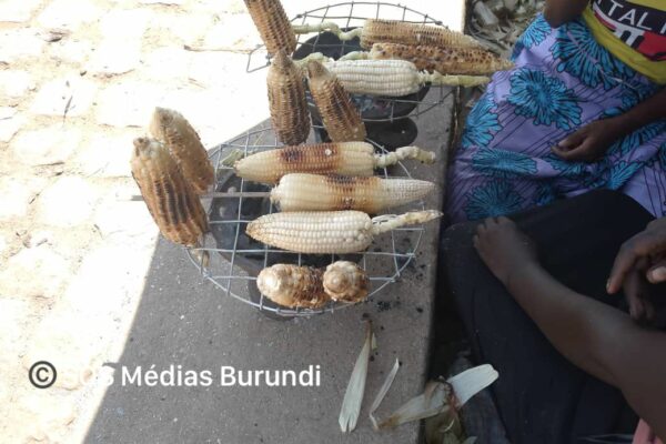A sale point of grilled corn in the province of Bubanza, western Burundi, December 2024 (SOS Médias Burundi)