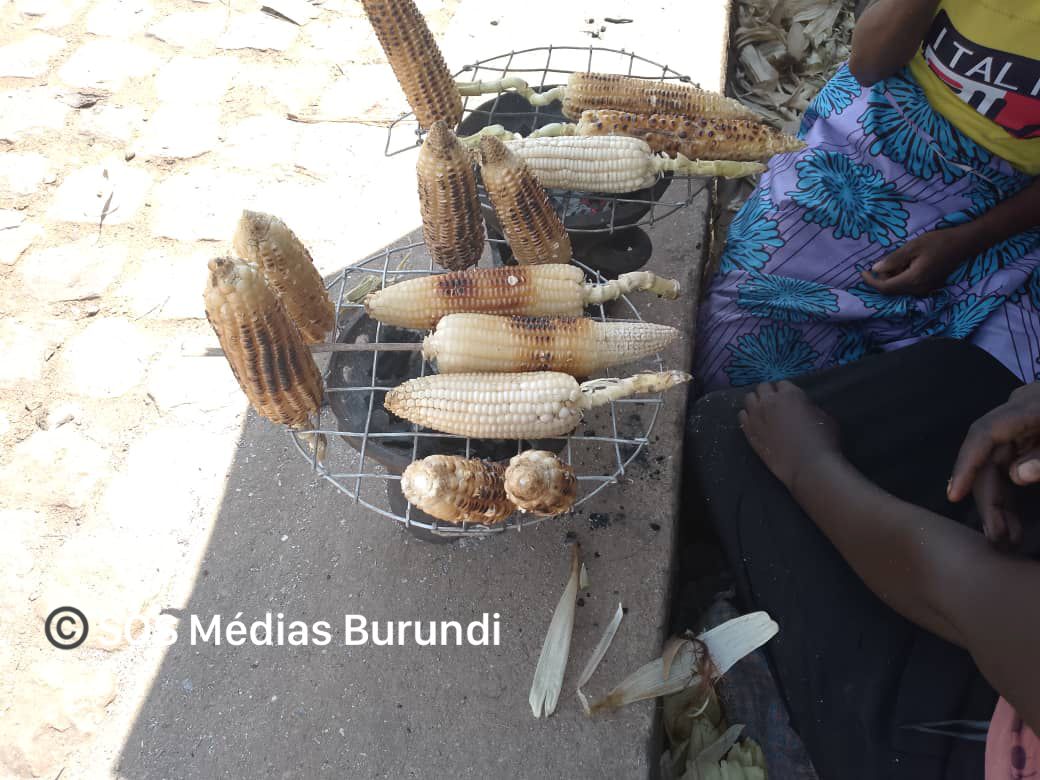 A sale point of grilled corn in the province of Bubanza, western Burundi, December 2024 (SOS Médias Burundi)