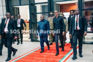 Presidents Évariste Ndayishimiye and Paul Kagame on the sidelines of a summit on the Congolese crisis in the commercial city of Bujumbura, May 2023