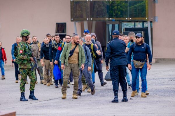 Photo de la semaine : près de 300 mercenaires européens qui aidaient les FARDC se sont rendus