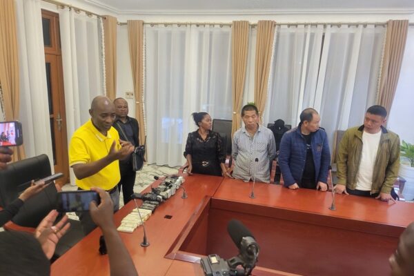 Jean Jacques Purusi, governor of South Kivu speaks to the local press at his office, in the presence of the three Chinese who were arrested by his services, on January 6, 2025 in Bukavu, DR