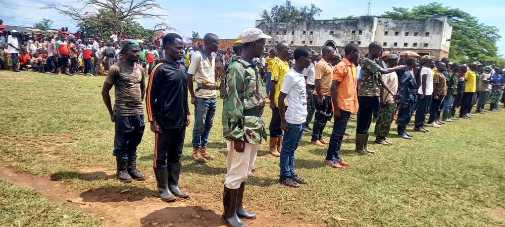 Imbonerakure and former CNDD-FDD fighters in a military parade in Rugombo in Cibitoke province (SOS Médias Burundi)