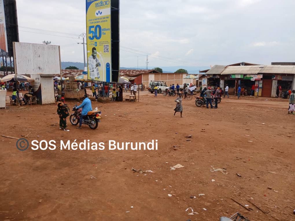 A parking lot without buses in Makamba (SOS Médias Burundi)