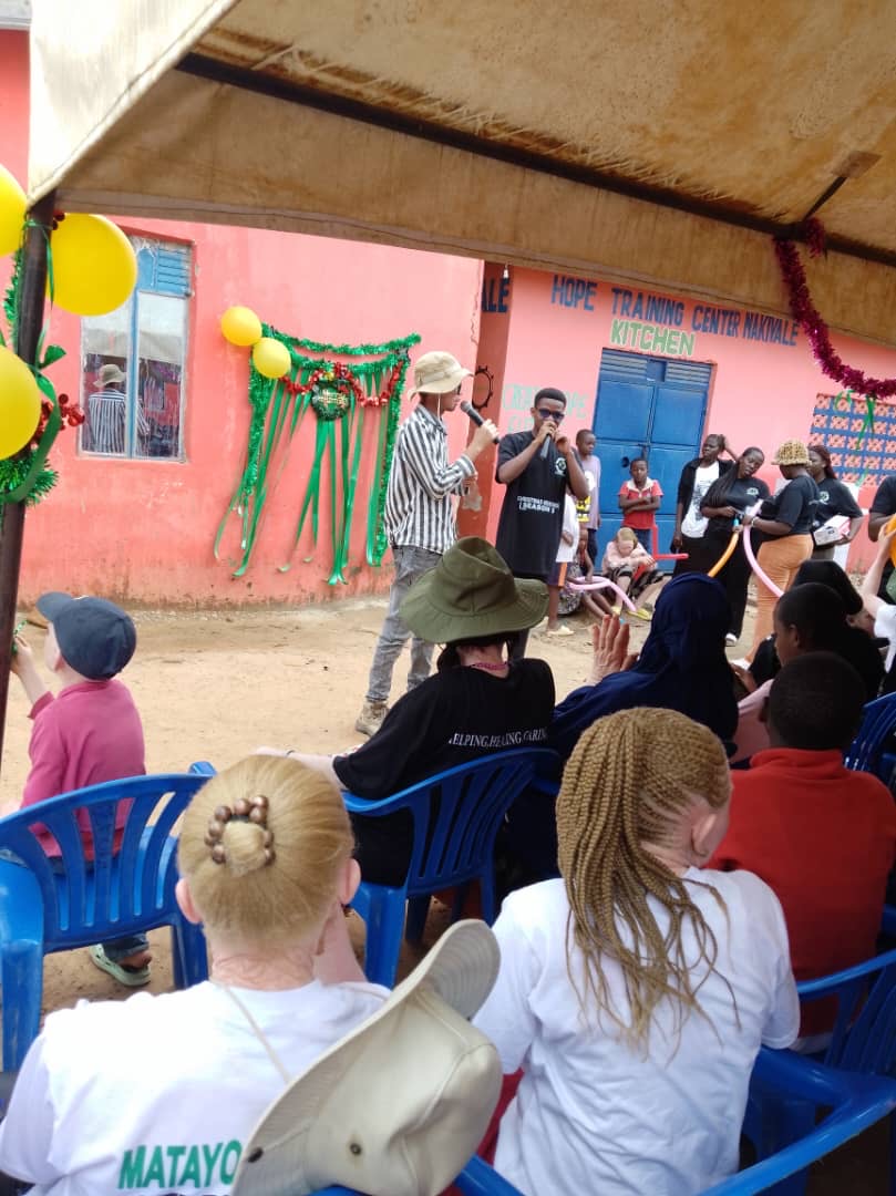 Refugees composed of mostly albino children, at a party organized by the NGO Hope Training Center in Nakivale, December 23, 2024 (SOS Médias Burundi)