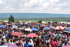 Un rassemblement de réfugiés dans le camp de Mahama à l'est du Rwanda
