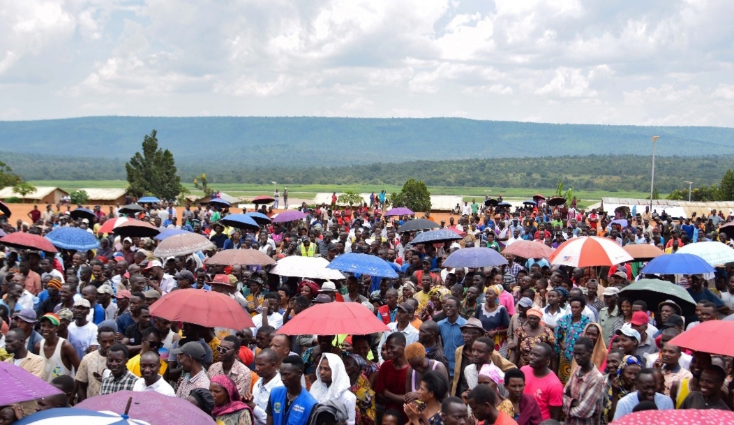 Un rassemblement de réfugiés dans le camp de Mahama à l'est du Rwanda