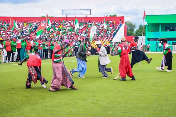 Wacheza densi wa kitamaduni wakiwa chini ya shinikizo: « Kupigwa marufuku kutumbuiza vyama vingine, kulipwa vibaya na CNDD-FDD »