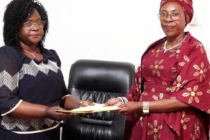 À gauche, Espérance Ndayizeye entre en fonction comme nouvelle patronne du CNC en remplacement de Vestine Nahimana à droite, DR