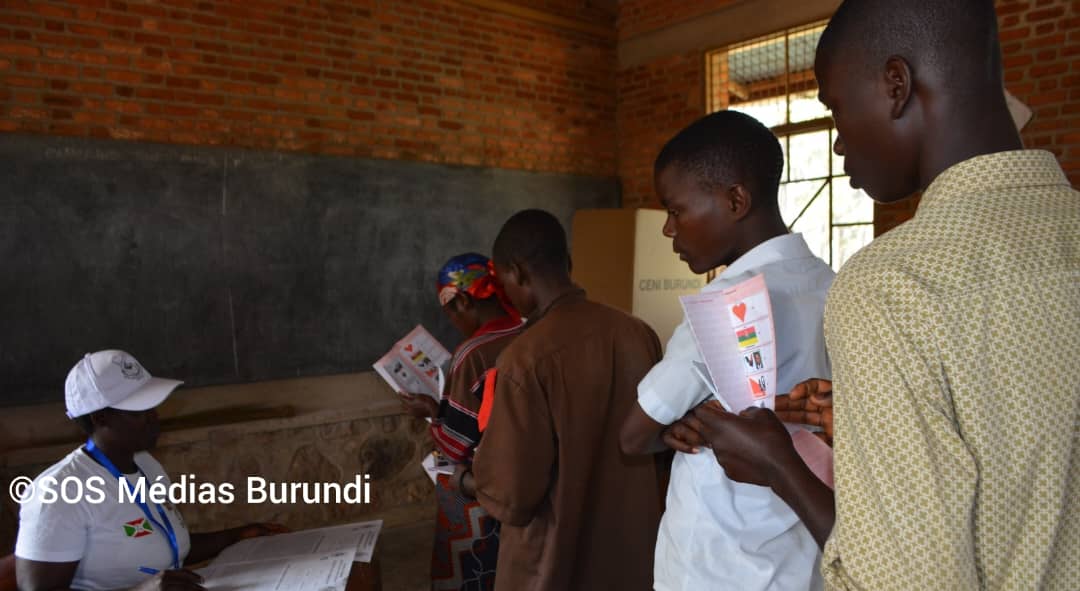 Des électeurs prêts à voter au Burundi © SOS Médias Burundi