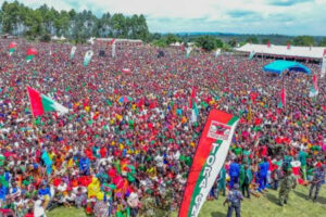 Des milliers de militants du CNDD-FDD en meeting à Kiremba en province de Butanyerera, crédit photo : CNDD-FDD