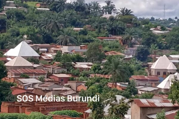 Une vue de la ville de Bubanza où des habitants dénoncent les exactions commises par les Imbonerakure, les membres de la ligue des jeunes du CNDD-FDD, le parti présidentiel © SOS Médias Burundi