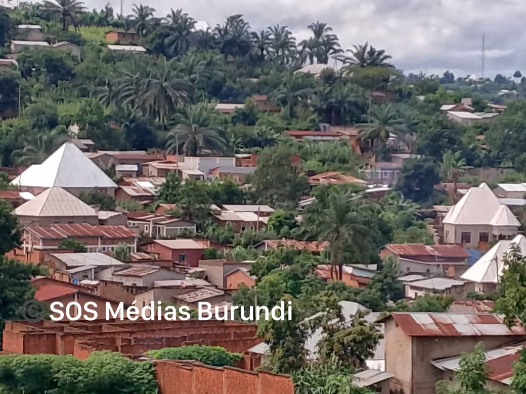 Une vue de la ville de Bubanza où des habitants dénoncent les exactions commises par les Imbonerakure, les membres de la ligue des jeunes du CNDD-FDD, le parti présidentiel © SOS Médias Burundi