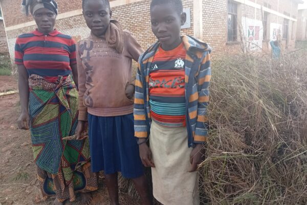 Rango : Batwa pupils between school and daily survival