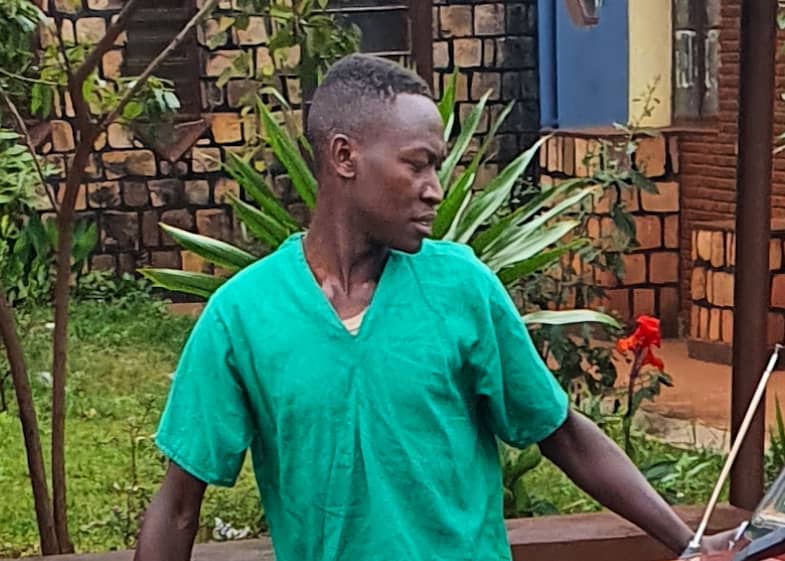 Le jeune opposant de Rutana après sa condamnation par le tribunal de province, le 6 juin 2025 à Rutana © SOS Médias Burundi