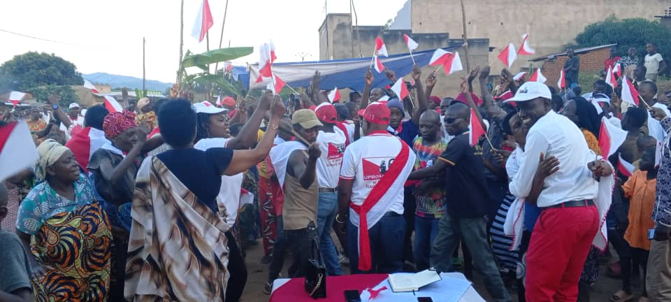 Un meeting des militants de l’Uprona dans le nord-ouest du Burundi, en mai 2025 © SOS Médias Burundi