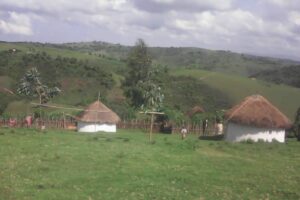 Un village de Bijombo, dans le Sud-Kivu, où les deux jeunes Banyamulenge avaient été conduits après leur arrestation par des militaires burundais, avant que Mutabazi ne succombe à ses blessures © SOS Médias Burundi