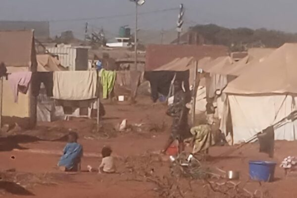 Une partie du camp de Dzaleka au Malawi, où quatre femmes enceintes ont perdu la vie à cause de la grève du personnel médical, août 2025 © SOS Médias Burundi